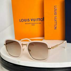 Picture of Louis Vuitton Sunglasses _SKUfw76366592fw